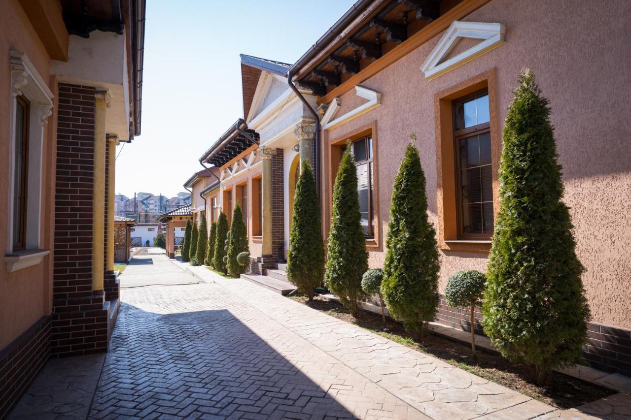 Casa Onyx Hotel Targu Jiu Bagian luar foto